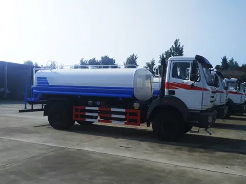 Camión cisterna de agua 4×2
