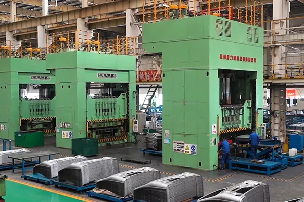 Taller de fabricación de cabinas de camiones