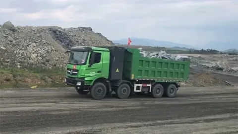 Camión volquete eléctrico para carga de carbón