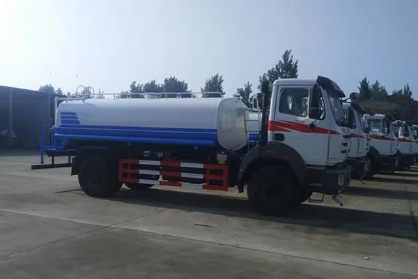 Camión cisterna de agua 4×2