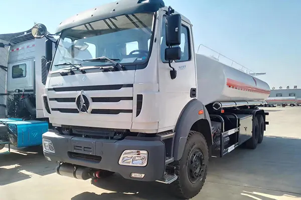 Camión cisterna de combustible 6×4