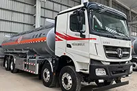 Camión cisterna de combustible 8×4
